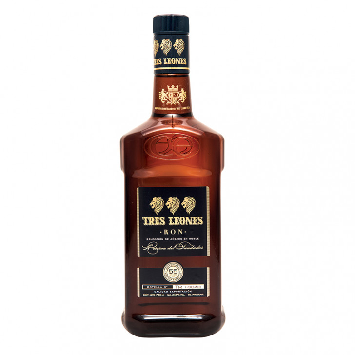 Ron Tres Leones añejo premium de 720 ml.